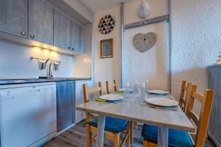 Slopeside 1BR Balcony & Views in Val Thorens for 4p - 5