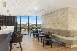 Luxury Waterview 2B2B Apt wt High Floor in QW - 5