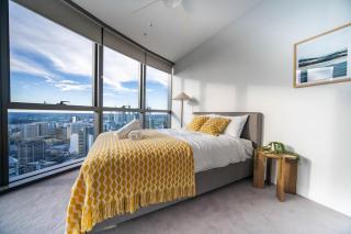 Luxury Waterview 2B2B Apt wt High Floor in QW - 1