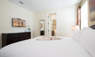 Spacious Graceful 10 Bdrm House with Kitchen at Encore - 9