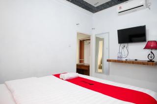 RedDoorz Syariah Near Stasiun Wates - 3