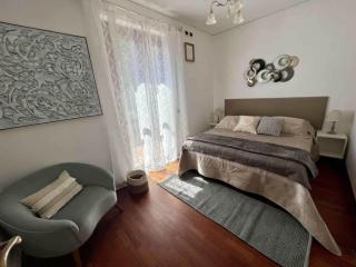 Elegant villa with hot tub, views - 9