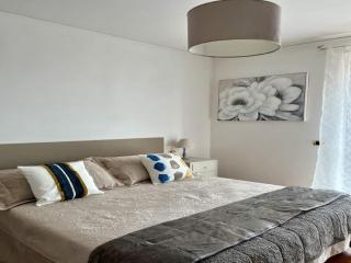 Elegant villa with hot tub, views - 2