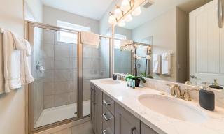 Modern 11 Bdrm Property with Game Room in Encore - 8