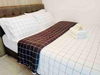 Erick 1 bedroom Shore Residence 1 - 5