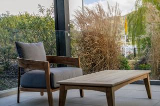 Lakefront Luxury 2 Bedroom Apartment - 8