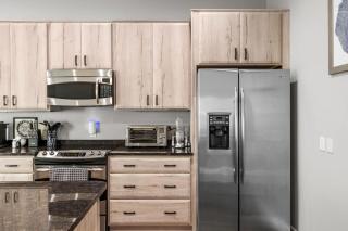 NEW Elegant Downtown Escape with Modern Comforts - 8