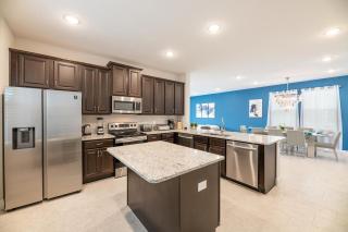 Ravishing 6 Bdrm Home with Games Room at Encore - 6