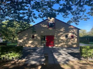 Sunny Family Bungalow by the Lake - 0