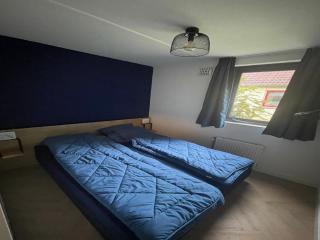 Sunny Family Bungalow by the Lake - 9