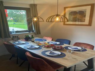 Sunny Family Bungalow by the Lake - 4