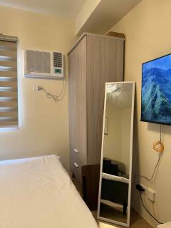 Urban Oasis Cozy Studio at Berkeley Suites South Forbes Nuvali - 9