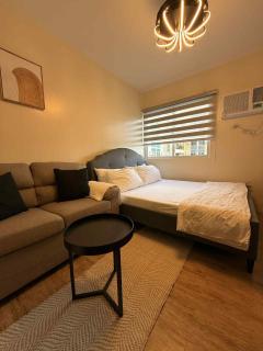 Urban Oasis Cozy Studio at Berkeley Suites South Forbes Nuvali - 4