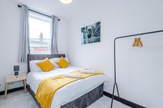 Bright & Spacious 4-Bed Home in Darwen Town by Eason Stays, Perfect for Contractors, Business Travellers & Groups - with Free Parking! - 8