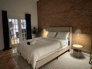 Top Location - The 777 Old Port Gem - 5