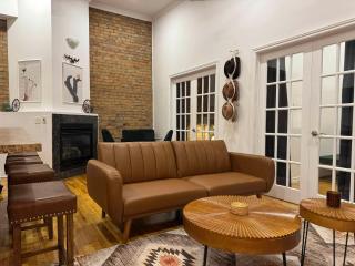 Top Location - The 777 Old Port Gem - 4