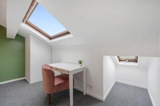 2 BR House By Eason Stays Short Lets & Serviced Accommodation Rossendale With Free Parking - 7