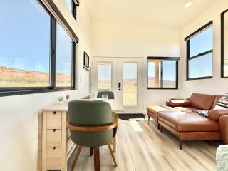 Tiny Home w Panoramic Views Hot Tub Near Zion - 8