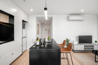 Modern 1BD Southbank Retreat Balcony Stunning Views - 3