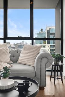 Modern 1BD Southbank Retreat Balcony Stunning Views - 2