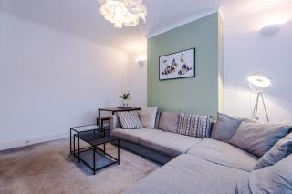 Four BR House By Eason Stays Short Lets & Serviced Accommodation Worsley With Free Parking - 8