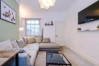 Four BR House By Eason Stays Short Lets & Serviced Accommodation Worsley With Free Parking - 2