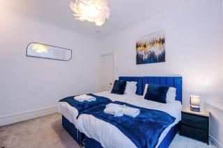 Four BR House By Eason Stays Short Lets & Serviced Accommodation Worsley With Free Parking - 1
