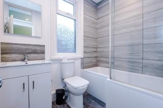 Four BR House By Eason Stays Short Lets & Serviced Accommodation Worsley With Free Parking - 5