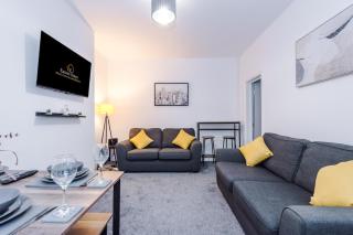 Four BR House By Eason Stays Short Lets & Serviced Accommodation Atherton With Free Parking - 1