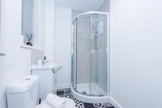 Four BR House By Eason Stays Short Lets & Serviced Accommodation Atherton With Free Parking - 5