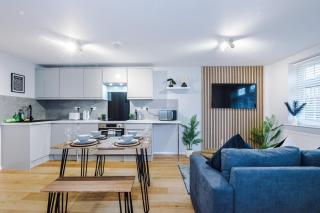 2 BR Flat By Eason Stays Short Lets & Serviced Accommodation Stockport With Free Parking,Ideal For Business Stays and Getaways - 7