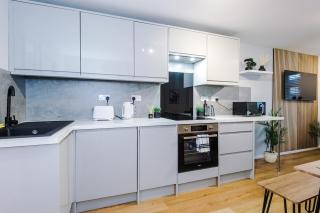 2 BR Flat By Eason Stays Short Lets & Serviced Accommodation Stockport With Free Parking,Ideal For Business Stays and Getaways - 6