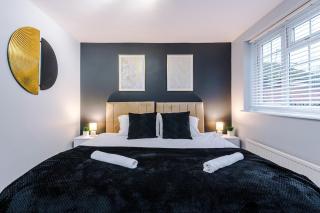 2 BR Flat By Eason Stays Short Lets & Serviced Accommodation Stockport With Free Parking,Ideal For Business Stays and Getaways - 8