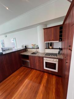 2 Bedroom Apartment Princess Wharf - 9