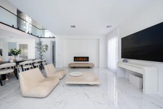 Villa Capri - Luxe Modern by the Village - 5