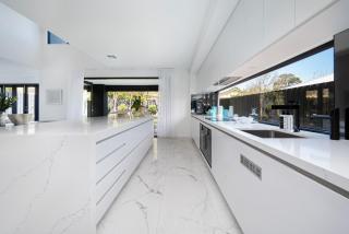 Villa Capri - Luxe Modern by the Village - 8