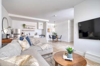 Studio Bliss Dual-Queen Stay in Vibrant Alberta - 4