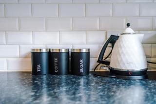 Four BR House By Eason Stays Short Lets & Serviced Accommodation Chorley With Free Parking - 1