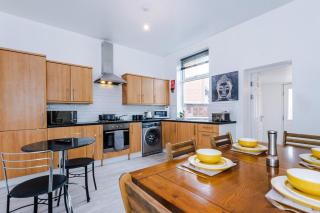 Four BR House By Eason Stays Short Lets & Serviced Accommodation Chorley With Free Parking - 9