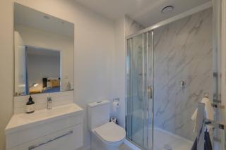 Cityside Comfort Modern 2BR 2BA with Parking - 5