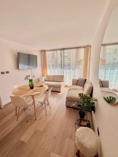 Departamento con estacionamiento incluido, Ideal para ir de compras y conectar con puntos turísticos - Santiago - 7