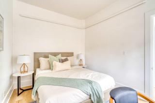 Stay Portland - The Garden Bungalow on Broadway - 94 WalkScore - 2