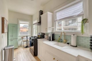 Stay Portland - The Sullivan's Gulch Lodge - 94 WalkScore - 1