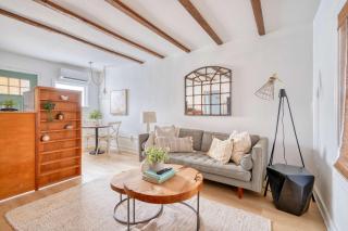 Stay Portland - The Garden Cottage on Broadway- 94 WalkScore - 7