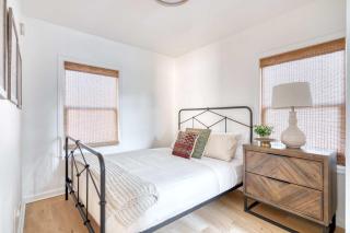 Stay Portland - The Garden Cottage on Broadway- 94 WalkScore - 1