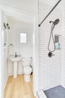 Stay Portland - The Bohemian Bungalow on Broadway - 94 WalkScore - 6