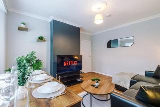 2 BR House By Eason Stays Short Lets & Serviced Accommodation Wythenshawe With Free Parking - 7