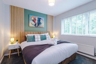 2 BR House By Eason Stays Short Lets & Serviced Accommodation Wythenshawe With Free Parking - 8