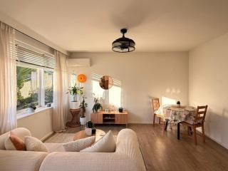 St Kilda Apartment, close to the beach - 0