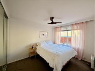 St Kilda Apartment, close to the beach - 7